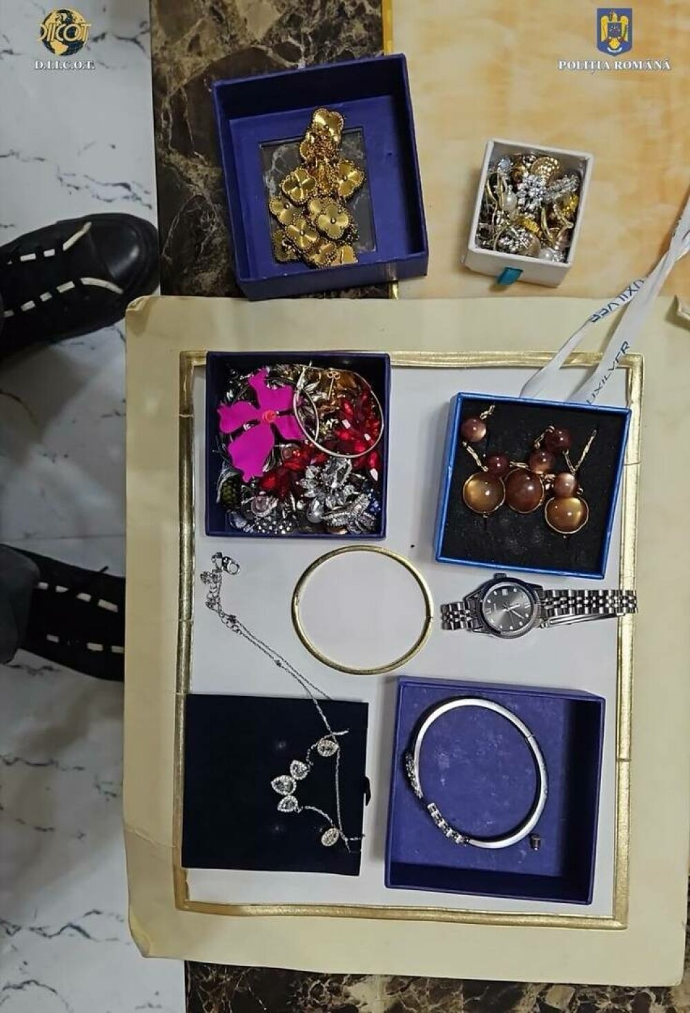 Percheziţii în Țăndărei la suspecţi de furturi şi tâlhării comise în Spania. Cu banii și-au cumpărat imobile şi maşini de lux - Imaginea 1