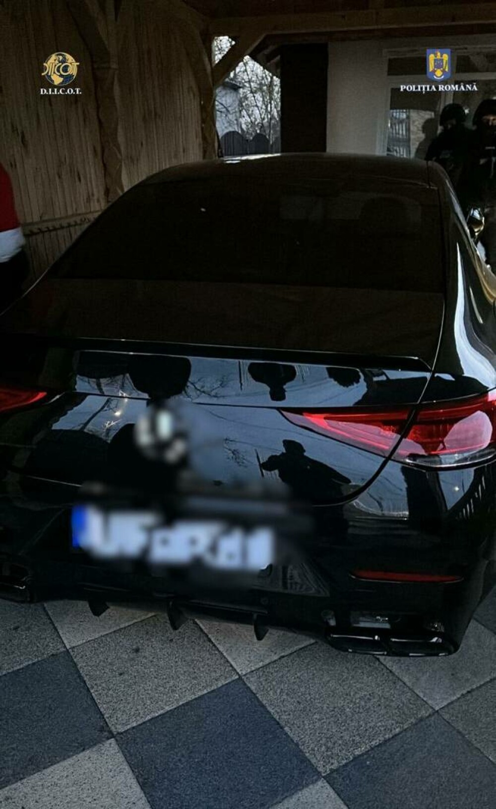 Percheziţii în Țăndărei la suspecţi de furturi şi tâlhării comise în Spania. Cu banii și-au cumpărat imobile şi maşini de lux - Imaginea 2