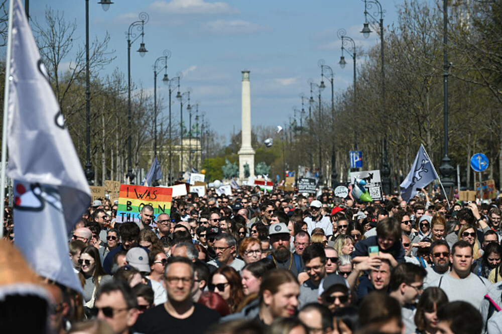 Protest în Ungaria după modificarea Constituției. Sute de persoane s-au adunat în fața Parlamentului. GALERIE FOTO - Imaginea 3