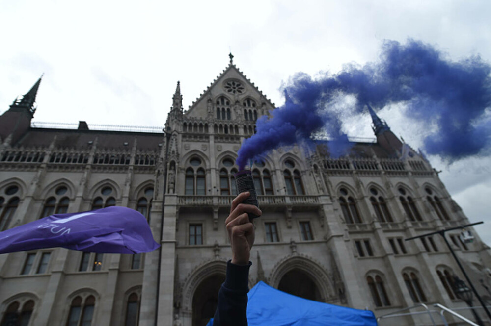 Protest în Ungaria după modificarea Constituției. Sute de persoane s-au adunat în fața Parlamentului. GALERIE FOTO - Imaginea 4