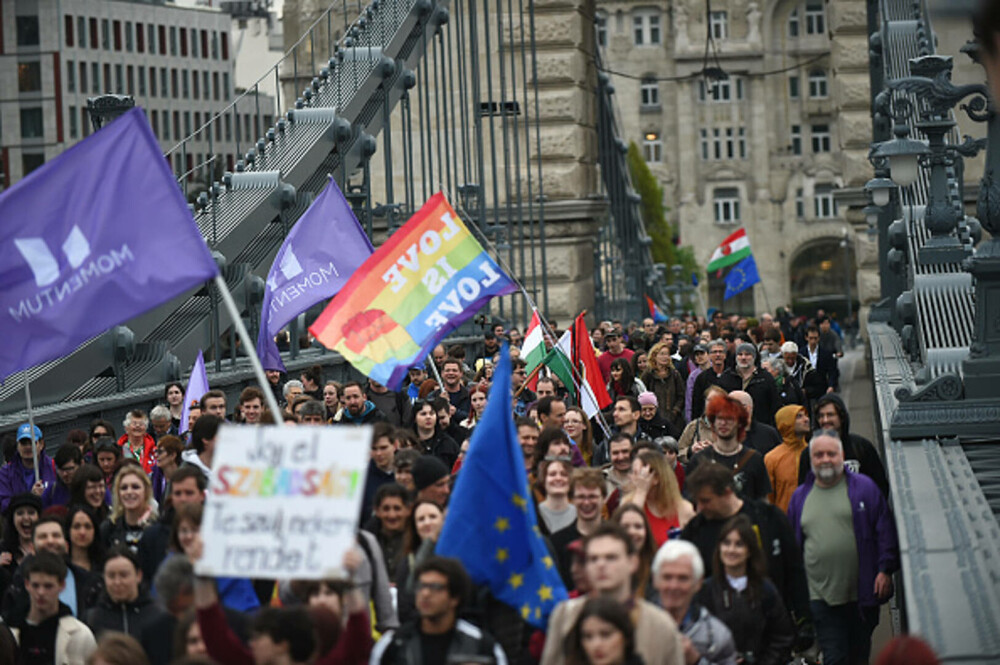 Protest în Ungaria după modificarea Constituției. Sute de persoane s-au adunat în fața Parlamentului. GALERIE FOTO - Imaginea 9