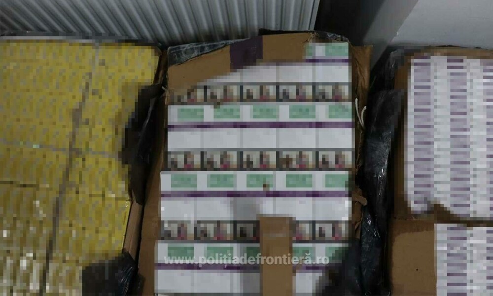Descoperire de peste 130.000 de euro în Maramureș. Șoferul unei autoutilitare a fost reținut după un control al polițiștilor - Imaginea 5