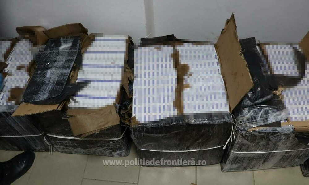 Descoperire de peste 130.000 de euro în Maramureș. Șoferul unei autoutilitare a fost reținut după un control al polițiștilor - Imaginea 6