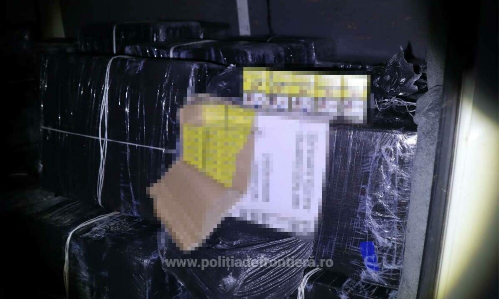 Descoperire de peste 130.000 de euro în Maramureș. Șoferul unei autoutilitare a fost reținut după un control al polițiștilor - Imaginea 4
