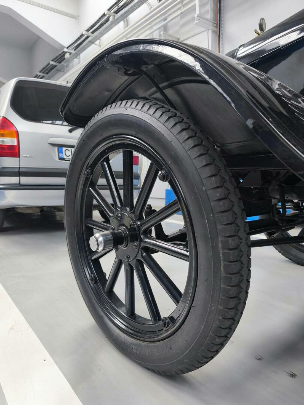 Un bărbat a venit la RAR cu o mașină simbol, veche de 100 de ani. Reacția inspectorilor de la Registrul Auto Român - Imaginea 4