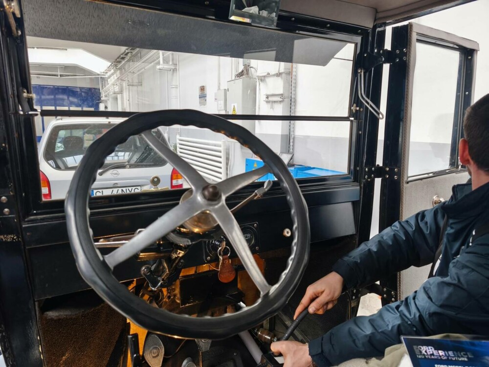 Un bărbat a venit la RAR cu o mașină simbol, veche de 100 de ani. Reacția inspectorilor de la Registrul Auto Român - Imaginea 5