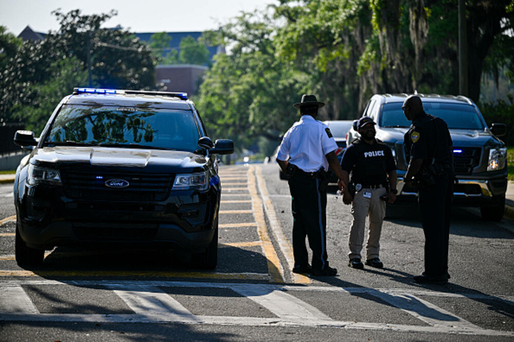 Atac armat la o universitate din Florida: 2 morţi şi 6 răniţi. Suspectul a fost împușcat de poliție. FOTO & VIDEO - Imaginea 1