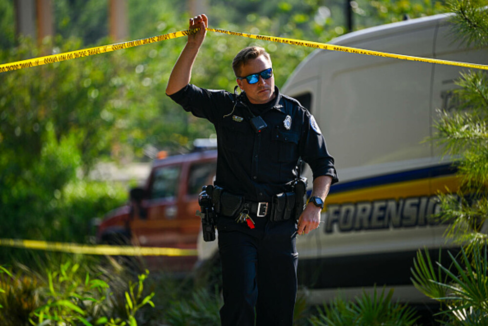 Atac armat la o universitate din Florida: 2 morţi şi 6 răniţi. Suspectul a fost împușcat de poliție. FOTO & VIDEO - Imaginea 3