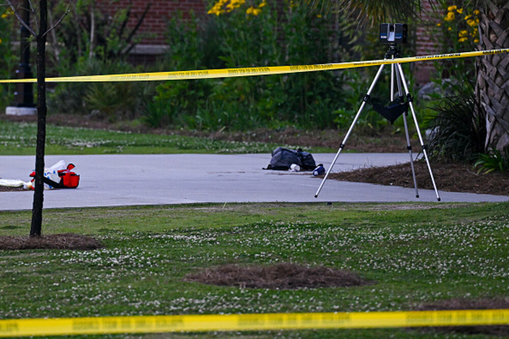 Atac armat la o universitate din Florida: 2 morţi şi 6 răniţi. Suspectul a fost împușcat de poliție. FOTO & VIDEO - Imaginea 5