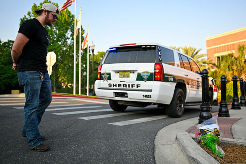Atac armat la o universitate din Florida: 2 morţi şi 6 răniţi. Suspectul a fost împușcat de poliție. FOTO & VIDEO - Imaginea 9