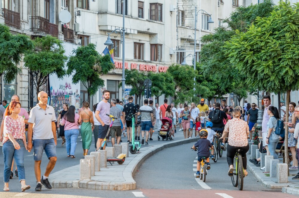 Sondaj: Românii au cea mai mare încredere în Maia Sandu, Trump și NATO, se tem de Rusia și sunt nemulțumiți de Nicușor Dan - Imaginea 1