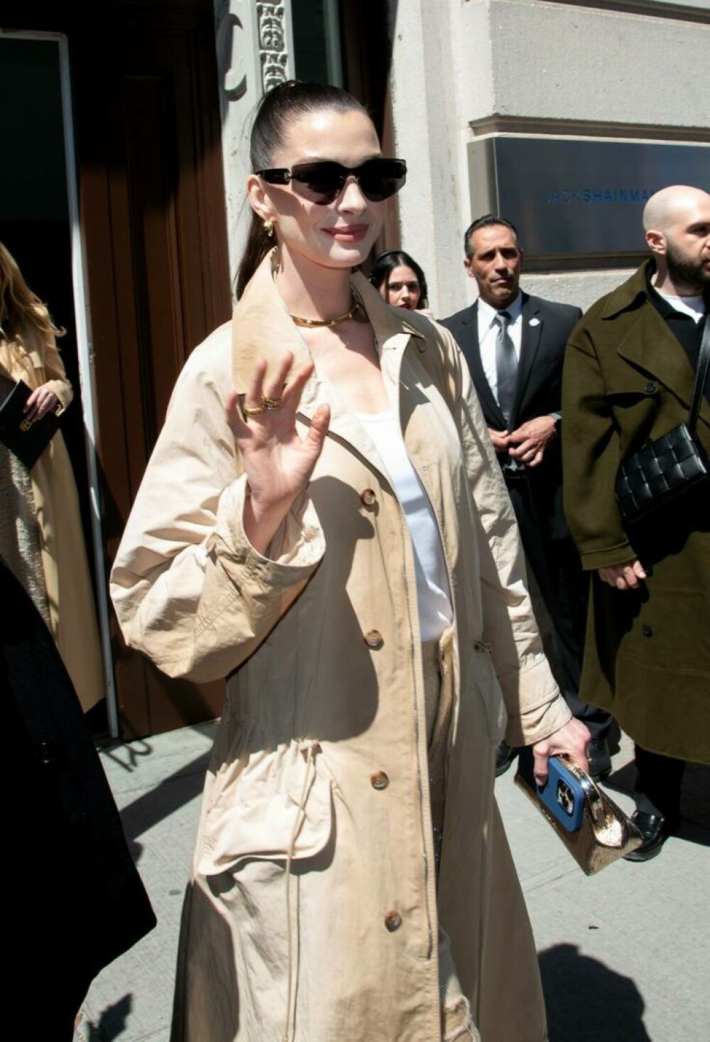 Anne Hathaway a atras toate privirile la prezentarea Ralph Lauren din New York, într-o pereche de blugi de mii de dolari - Imaginea 1