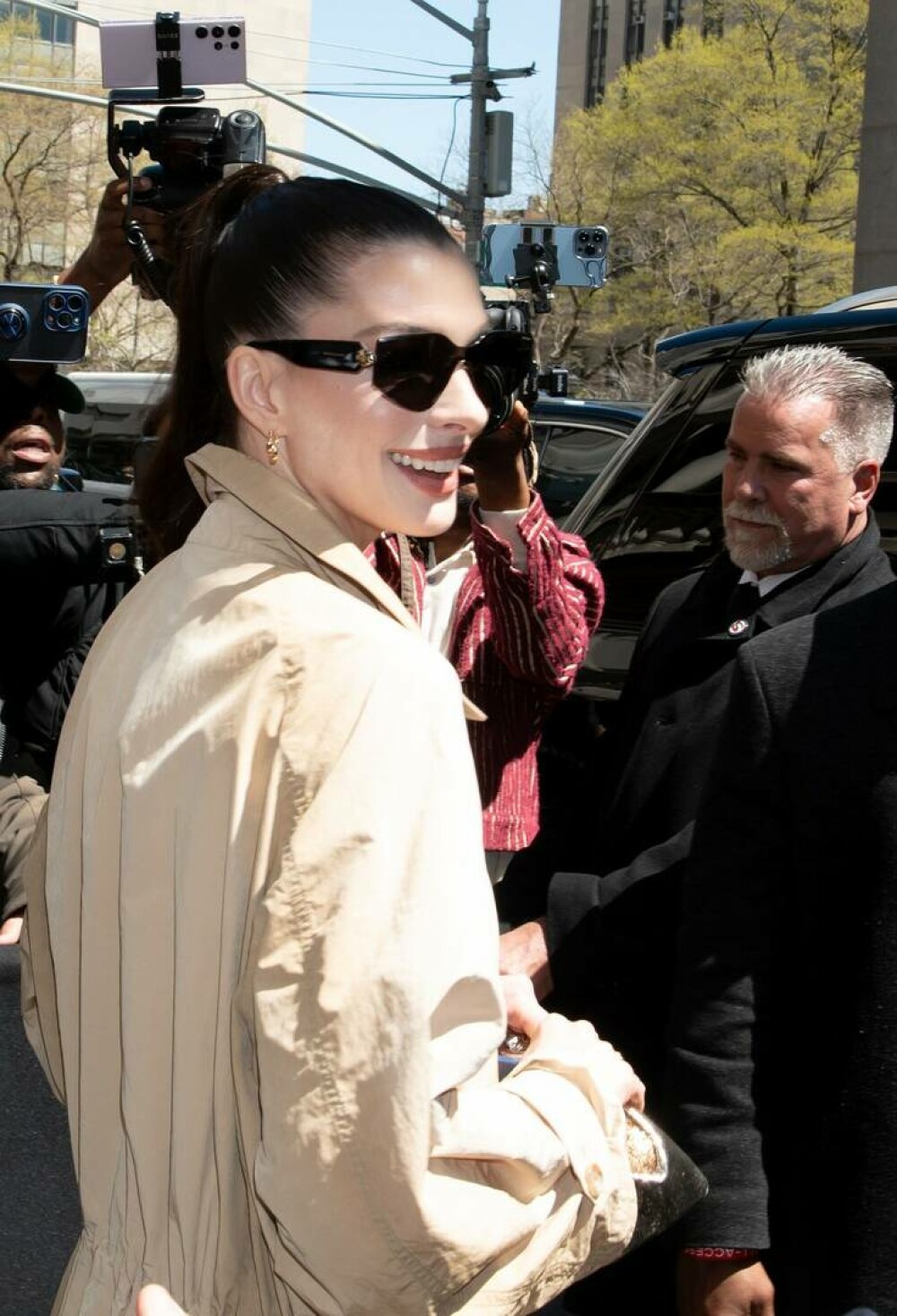 Anne Hathaway a atras toate privirile la prezentarea Ralph Lauren din New York, într-o pereche de blugi de mii de dolari - Imaginea 2