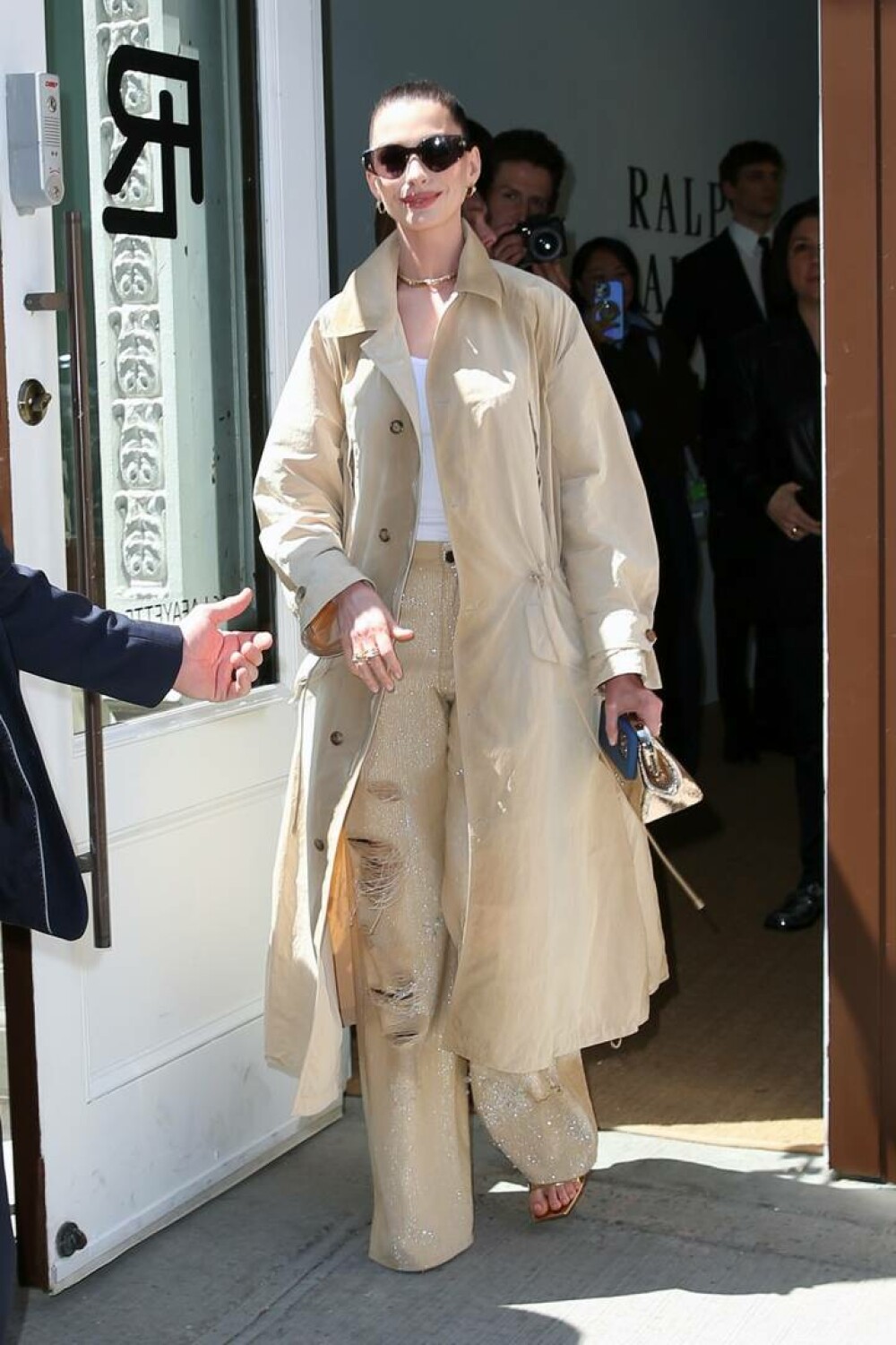 Anne Hathaway a atras toate privirile la prezentarea Ralph Lauren din New York, într-o pereche de blugi de mii de dolari - Imaginea 6