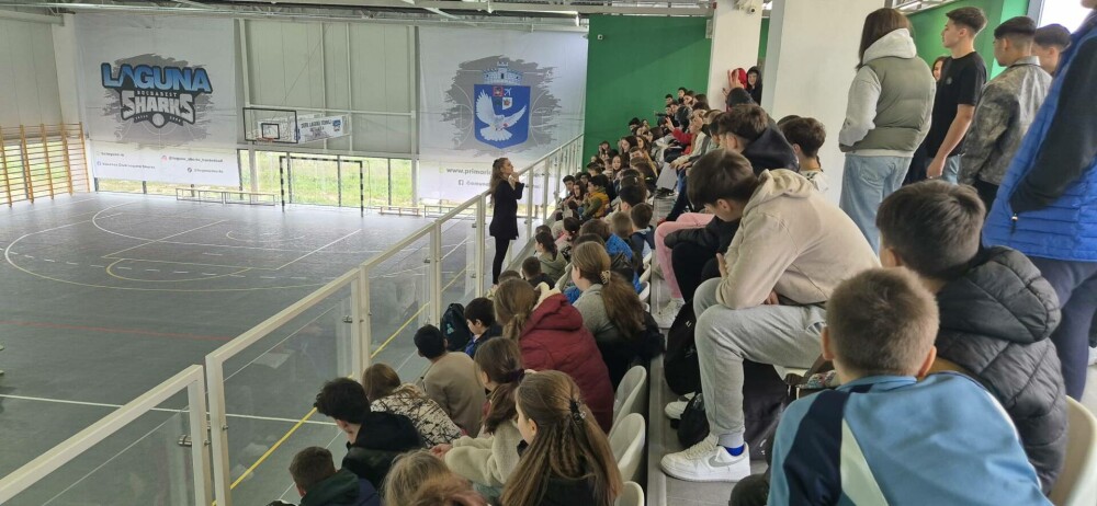 ImproSolving: Un spectacol al Teatrului ”Tudor Vianu” din Giurgiu îi învață pe copii cum să lupte împotriva bullying-ului - Imaginea 1