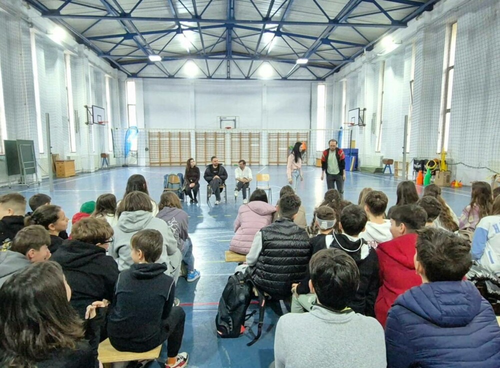 ImproSolving: Un spectacol al Teatrului ”Tudor Vianu” din Giurgiu îi învață pe copii cum să lupte împotriva bullying-ului - Imaginea 3