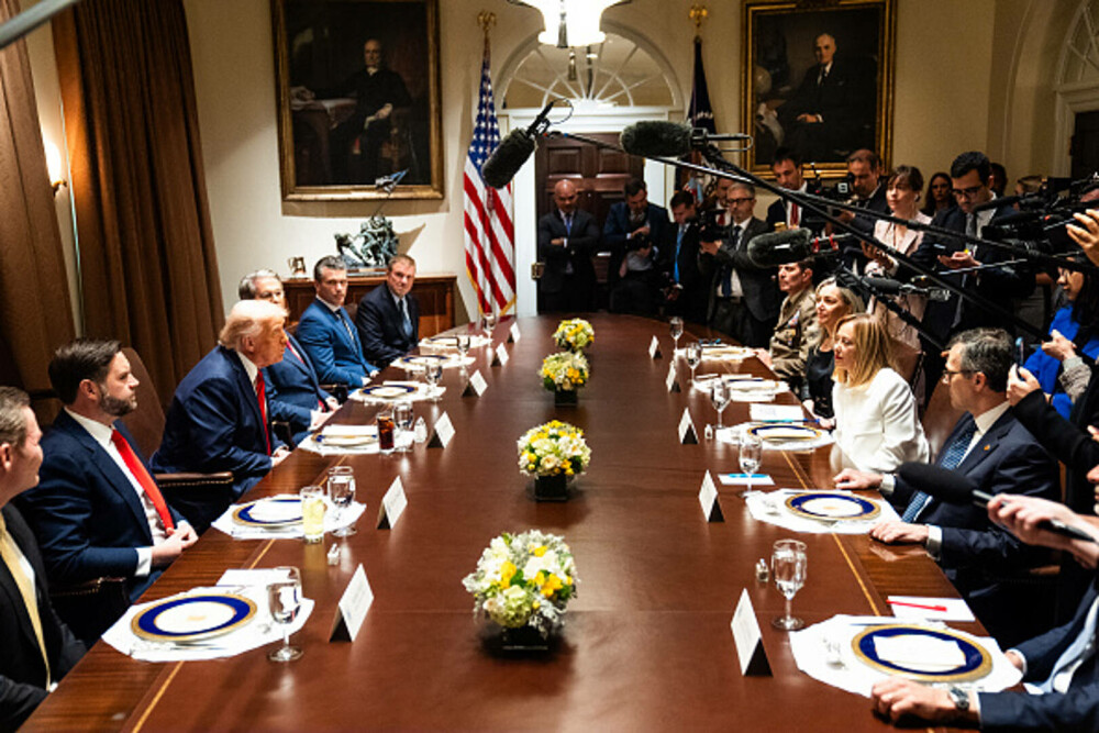 Reuters: Arma secretă a Giorgiei Meloni în discuţiile sale Donald Trump şi JD Vance. „Ea a luat Europa cu asalt”. FOTO - Imaginea 8