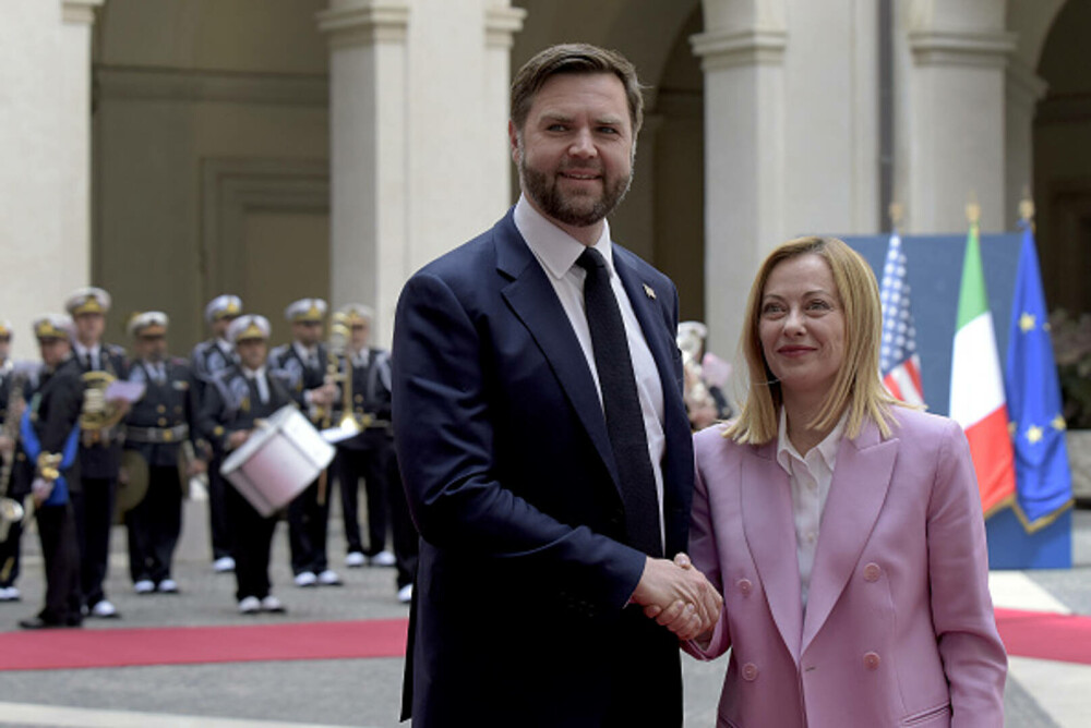 Reuters: Arma secretă a Giorgiei Meloni în discuţiile sale Donald Trump şi JD Vance. „Ea a luat Europa cu asalt”. FOTO - Imaginea 10