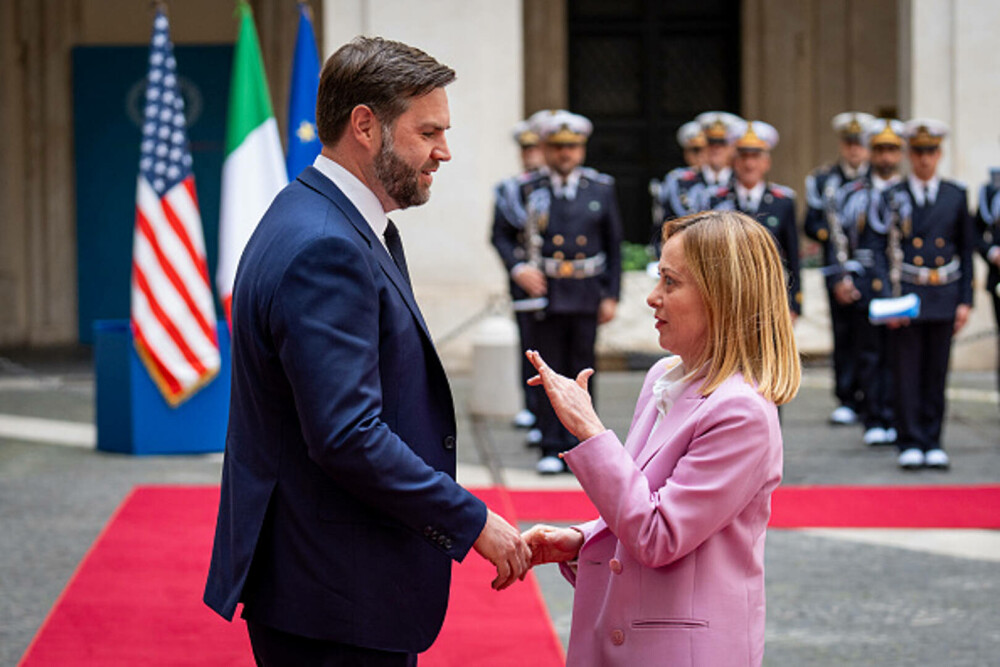 Reuters: Arma secretă a Giorgiei Meloni în discuţiile sale Donald Trump şi JD Vance. „Ea a luat Europa cu asalt”. FOTO - Imaginea 13