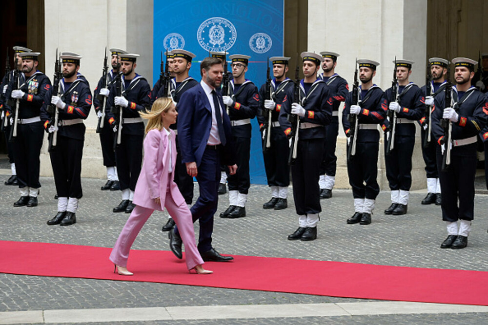Reuters: Arma secretă a Giorgiei Meloni în discuţiile sale Donald Trump şi JD Vance. „Ea a luat Europa cu asalt”. FOTO - Imaginea 15