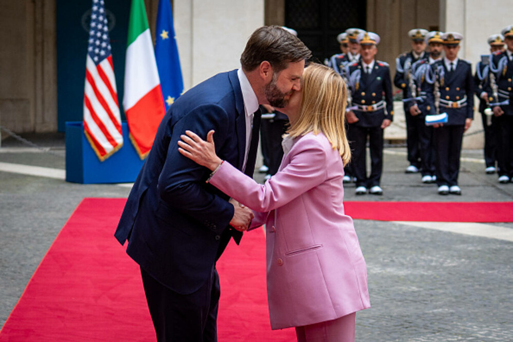Reuters: Arma secretă a Giorgiei Meloni în discuţiile sale Donald Trump şi JD Vance. „Ea a luat Europa cu asalt”. FOTO - Imaginea 16