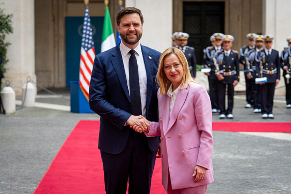 Reuters: Arma secretă a Giorgiei Meloni în discuţiile sale Donald Trump şi JD Vance. „Ea a luat Europa cu asalt”. FOTO - Imaginea 17
