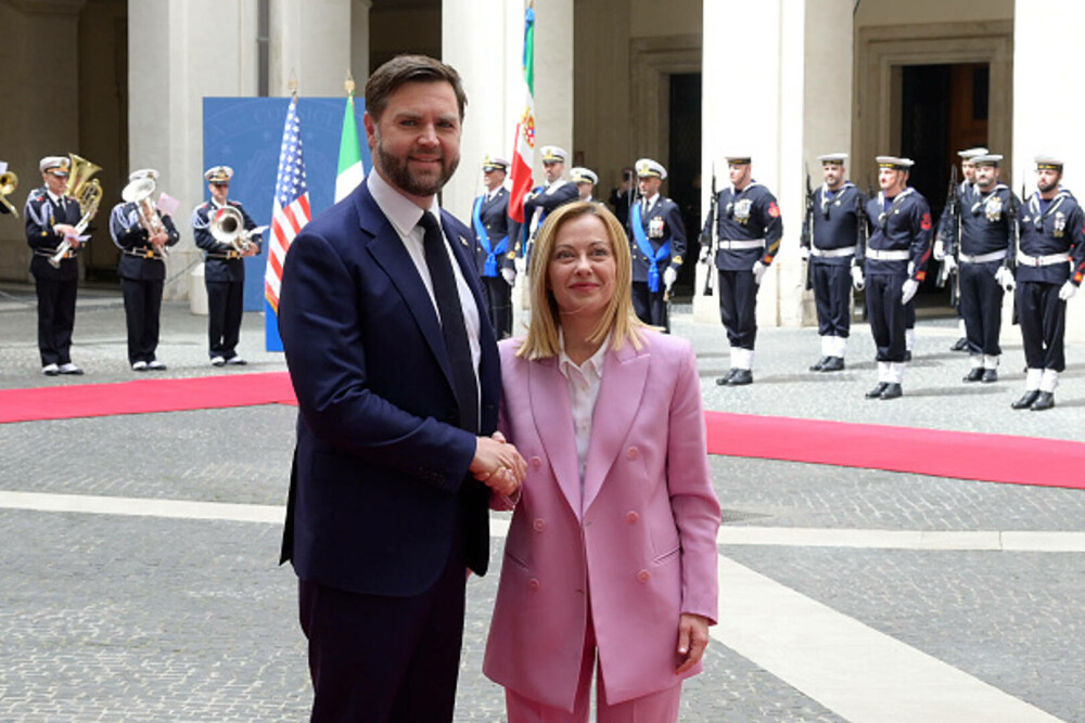 Reuters: Arma secretă a Giorgiei Meloni în discuţiile sale Donald Trump şi JD Vance. „Ea a luat Europa cu asalt”. FOTO - Imaginea 19