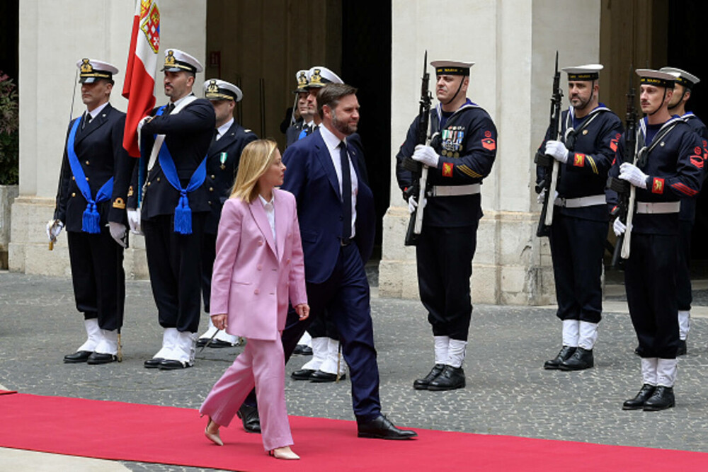 Reuters: Arma secretă a Giorgiei Meloni în discuţiile sale Donald Trump şi JD Vance. „Ea a luat Europa cu asalt”. FOTO - Imaginea 20