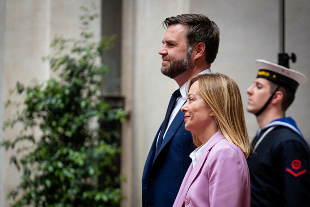 Reuters: Arma secretă a Giorgiei Meloni în discuţiile sale Donald Trump şi JD Vance. „Ea a luat Europa cu asalt”. FOTO - Imaginea 21