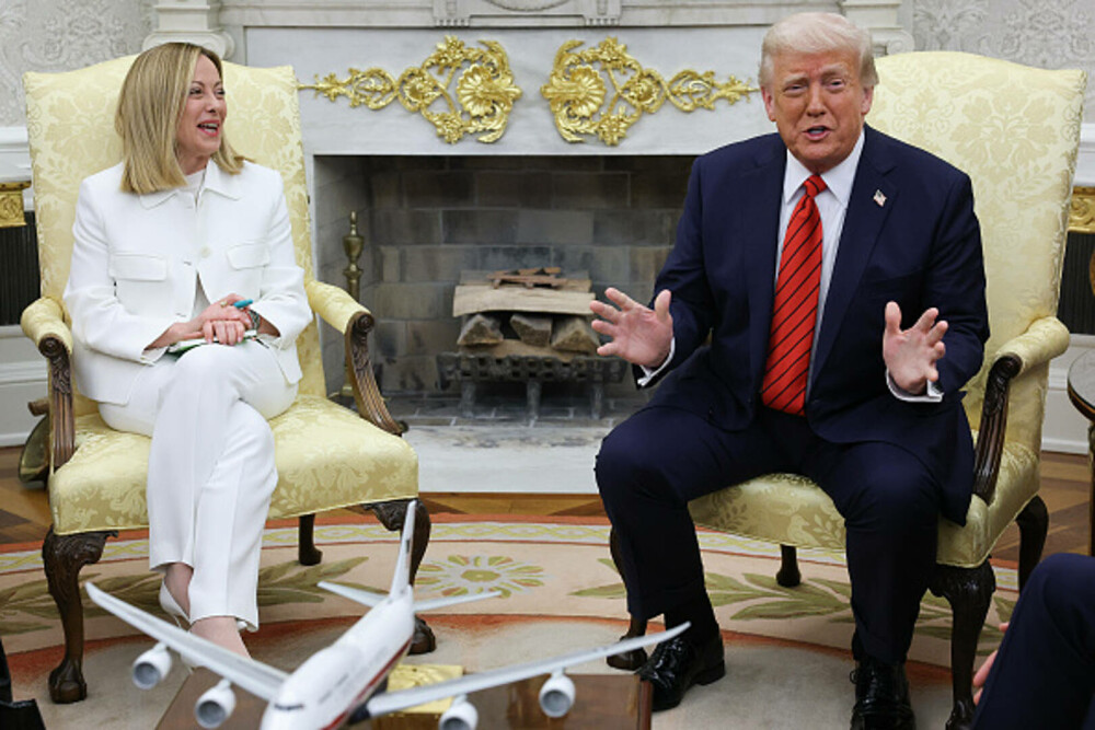 Reuters: Arma secretă a Giorgiei Meloni în discuţiile sale Donald Trump şi JD Vance. „Ea a luat Europa cu asalt”. FOTO - Imaginea 28
