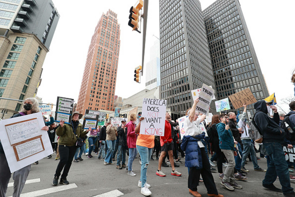 Proteste anti-Trump în SUA. Mii de oameni au ieşit pe străzi. „O perioadă foarte periculoasă pentru libertate”. FOTO & VIDEO - Imaginea 2