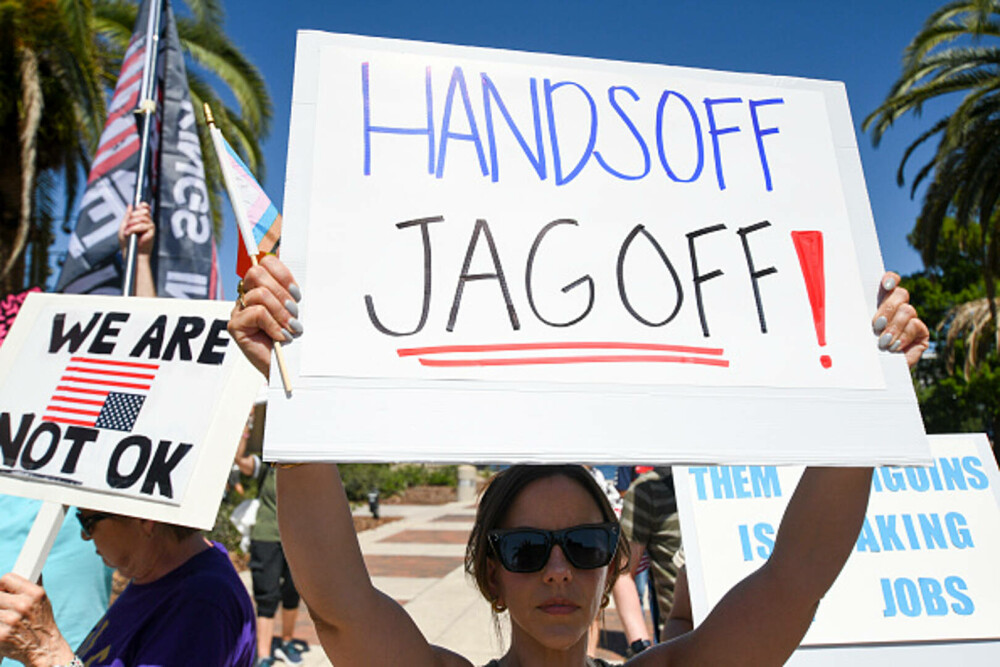 Proteste anti-Trump în SUA. Mii de oameni au ieşit pe străzi. „O perioadă foarte periculoasă pentru libertate”. FOTO & VIDEO - Imaginea 5