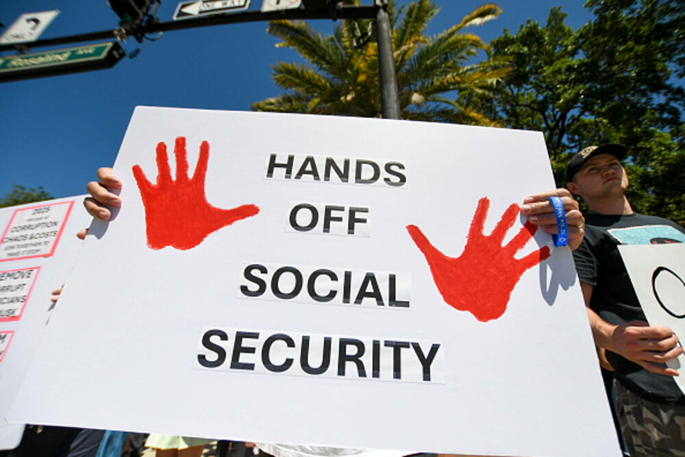 Proteste anti-Trump în SUA. Mii de oameni au ieşit pe străzi. „O perioadă foarte periculoasă pentru libertate”. FOTO & VIDEO - Imaginea 7