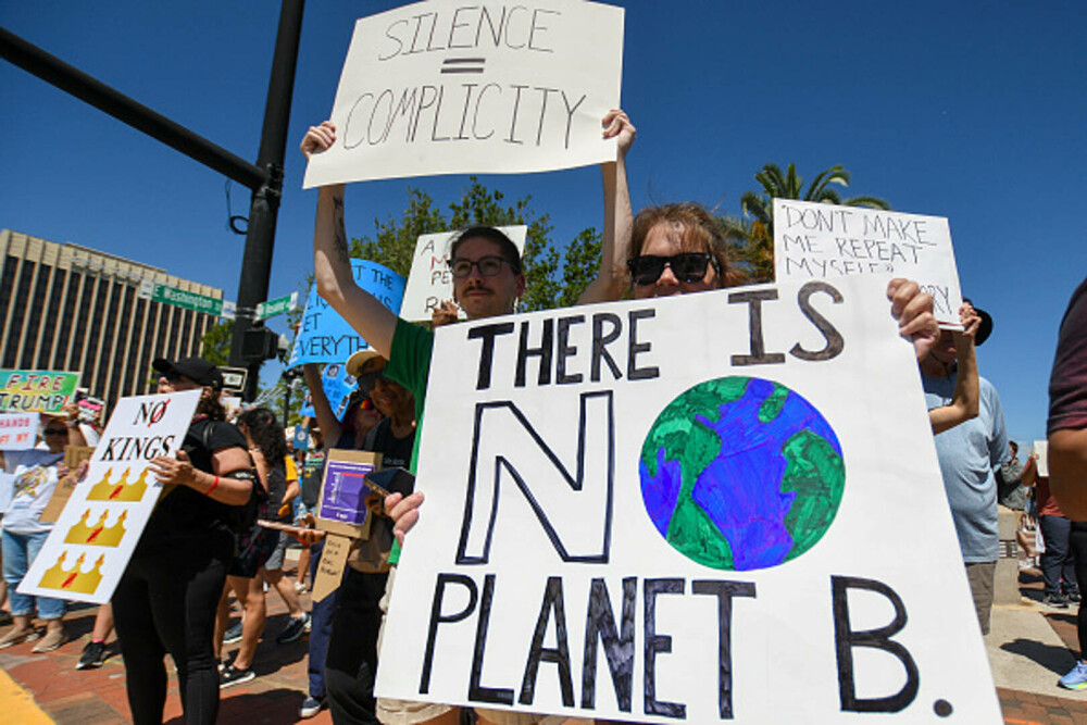 Proteste anti-Trump în SUA. Mii de oameni au ieşit pe străzi. „O perioadă foarte periculoasă pentru libertate”. FOTO & VIDEO - Imaginea 9