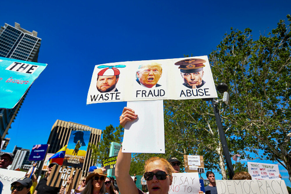 Proteste anti-Trump în SUA. Mii de oameni au ieşit pe străzi. „O perioadă foarte periculoasă pentru libertate”. FOTO & VIDEO - Imaginea 18