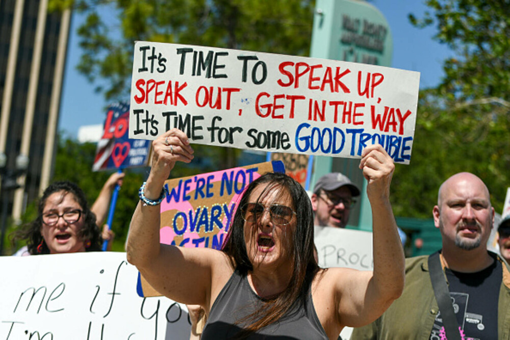 Proteste anti-Trump în SUA. Mii de oameni au ieşit pe străzi. „O perioadă foarte periculoasă pentru libertate”. FOTO & VIDEO - Imaginea 23
