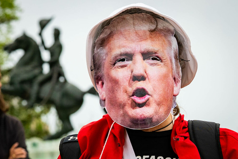 Proteste anti-Trump în SUA. Mii de oameni au ieşit pe străzi. „O perioadă foarte periculoasă pentru libertate”. FOTO & VIDEO - Imaginea 26