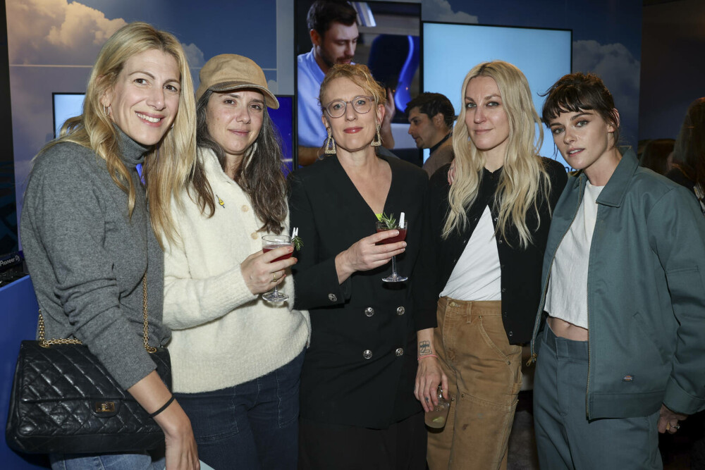 Kristen Stewart, o mireasă atipică. Ce ținută a purtat actrița din „Twilight” la nunta ei. FOTO&VIDEO - Imaginea 12