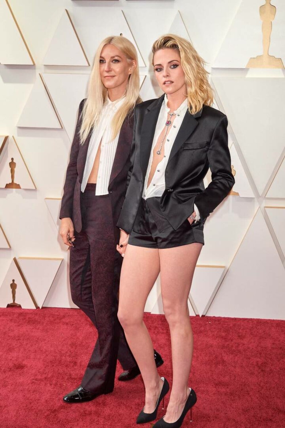 Kristen Stewart, o mireasă atipică. Ce ținută a purtat actrița din „Twilight” la nunta ei. FOTO&VIDEO - Imaginea 6