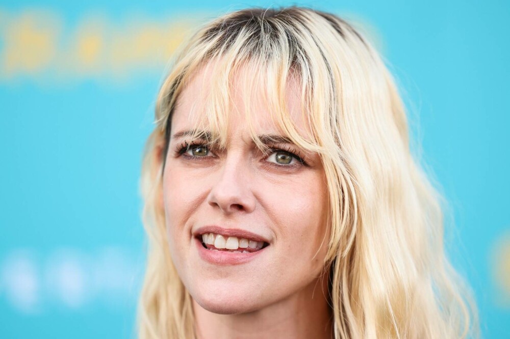 Kristen Stewart, o mireasă atipică. Ce ținută a purtat actrița din „Twilight” la nunta ei. FOTO&VIDEO - Imaginea 1