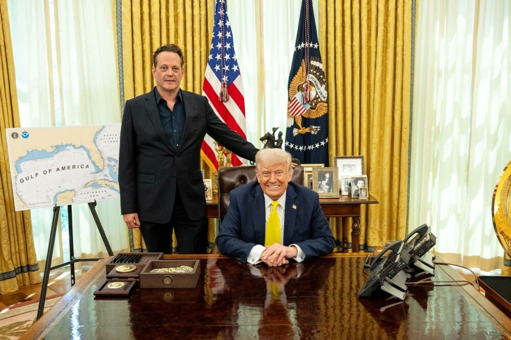 Casa Albă a publicat o fotografie cu actorul Vince Vaughn şi Donald Trump în Biroul Oval. Cum au reacționat internauții. FOTO - Imaginea 5