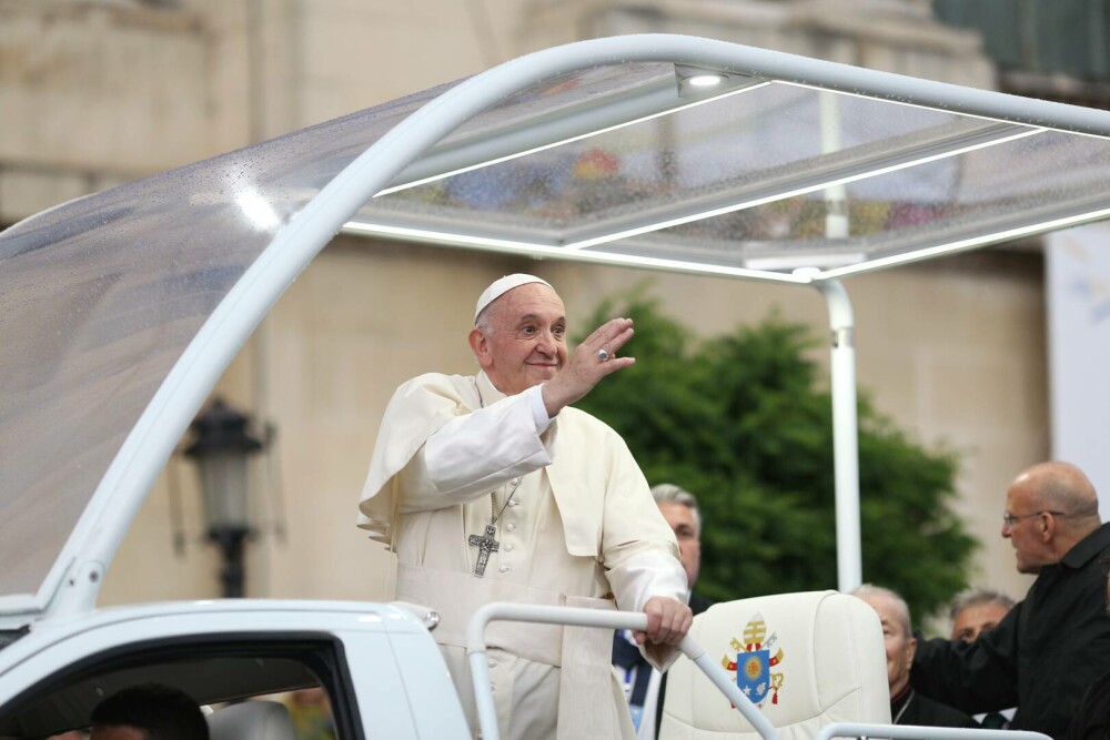 Vizita Papei Francisc în România. Suveranul Pontif a călătorit la Blaj, Șumuleu Ciuc și Iași. GALERIE FOTO & VIDEO - Imaginea 10