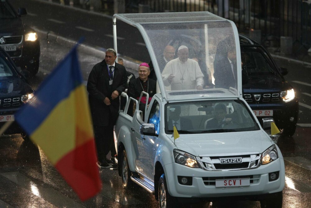 Vizita Papei Francisc în România. Suveranul Pontif a călătorit la Blaj, Șumuleu Ciuc și Iași. GALERIE FOTO & VIDEO - Imaginea 12