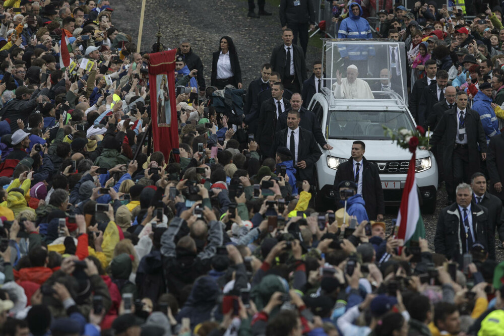 Vizita Papei Francisc în România. Suveranul Pontif a călătorit la Blaj, Șumuleu Ciuc și Iași. GALERIE FOTO & VIDEO - Imaginea 18