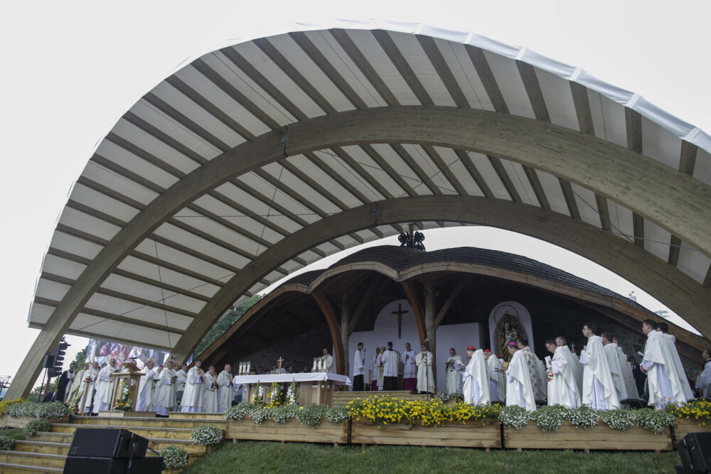 Vizita Papei Francisc în România. Suveranul Pontif a călătorit la Blaj, Șumuleu Ciuc și Iași. GALERIE FOTO & VIDEO - Imaginea 21