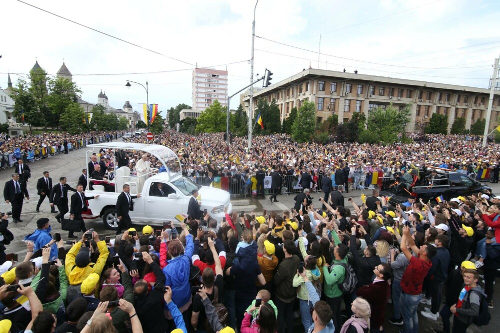 Vizita Papei Francisc în România. Suveranul Pontif a călătorit la Blaj, Șumuleu Ciuc și Iași. GALERIE FOTO & VIDEO - Imaginea 23