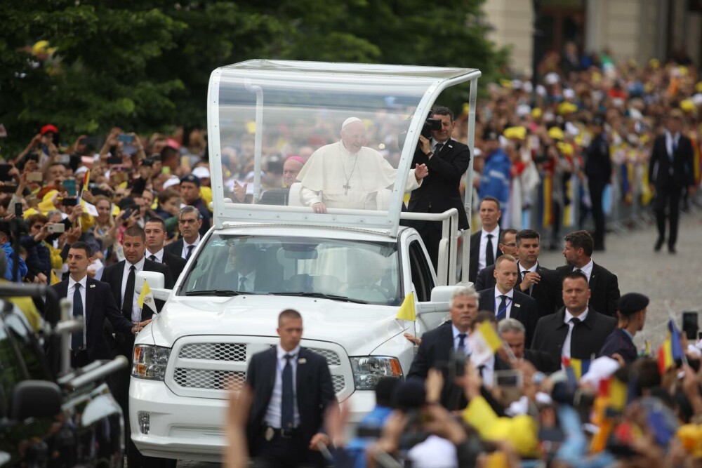 Vizita Papei Francisc în România. Suveranul Pontif a călătorit la Blaj, Șumuleu Ciuc și Iași. GALERIE FOTO & VIDEO - Imaginea 24
