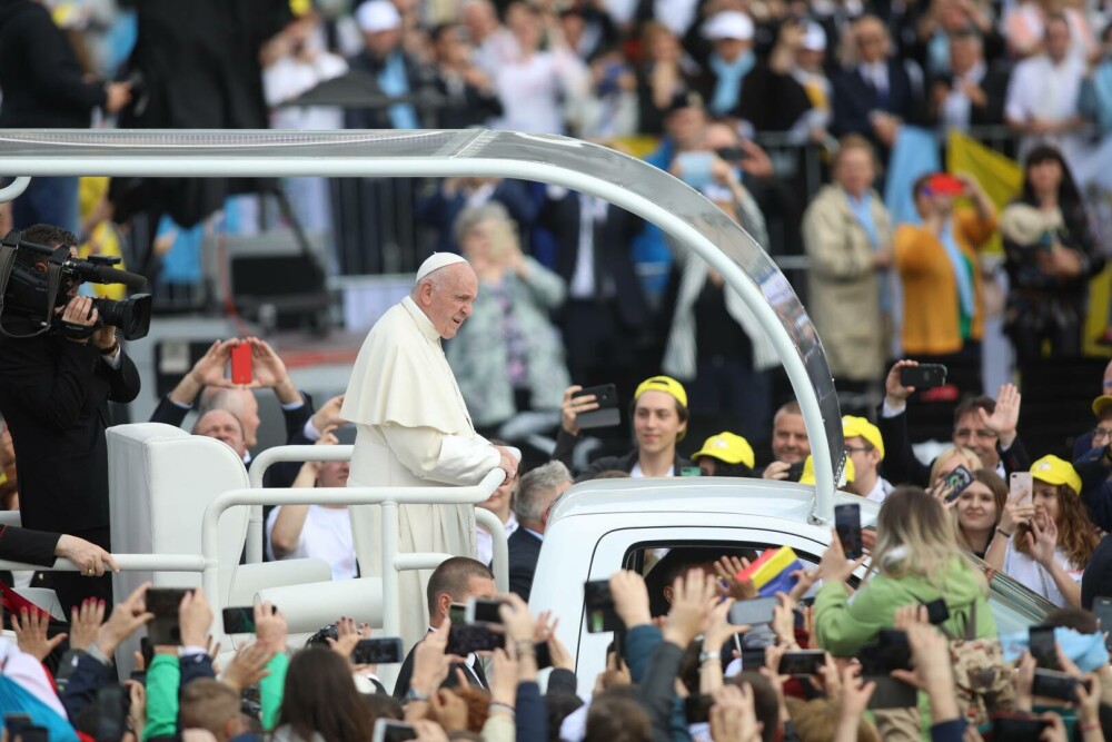 Vizita Papei Francisc în România. Suveranul Pontif a călătorit la Blaj, Șumuleu Ciuc și Iași. GALERIE FOTO & VIDEO - Imaginea 25
