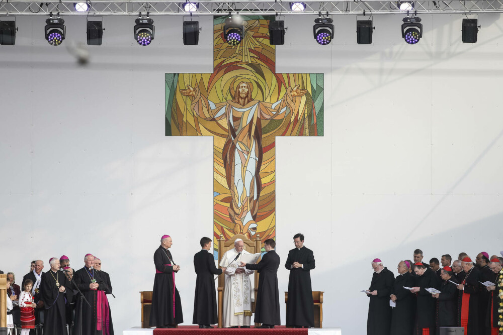 Vizita Papei Francisc în România. Suveranul Pontif a călătorit la Blaj, Șumuleu Ciuc și Iași. GALERIE FOTO & VIDEO - Imaginea 27