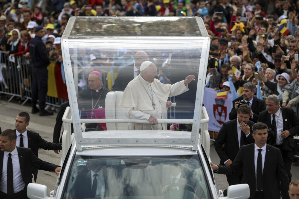 Vizita Papei Francisc în România. Suveranul Pontif a călătorit la Blaj, Șumuleu Ciuc și Iași. GALERIE FOTO & VIDEO - Imaginea 28